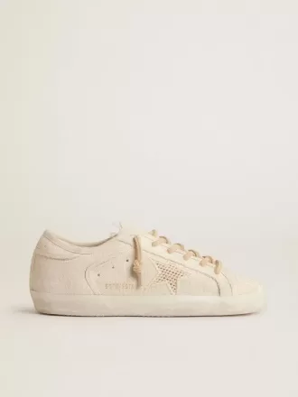 Super-Star aus perlfarbenem Canvas mit einem Ton-in-Ton-Sterneffekt aus Mesh Super-Star aus perlfarbenem Canvas mit einem Ton-in-Ton-Sterneffekt aus Mesh