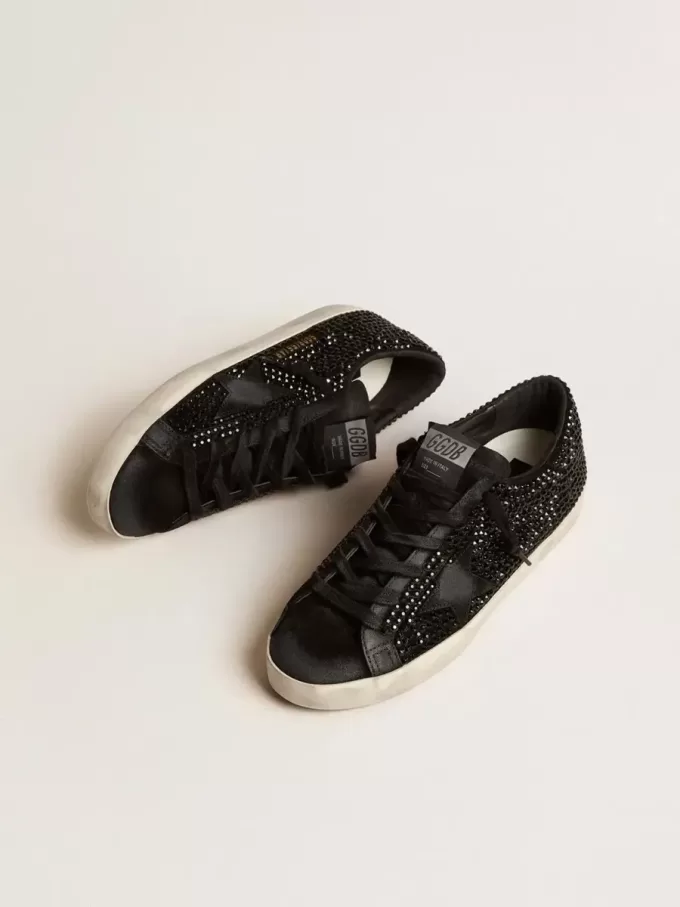 Super-Star aus schwarzem Wildleder mit Swarovski-Kristallen und schwarzem Wildlederstern