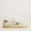 Super-Star aus weißem Leder und Wildleder mit silbernem und goldenem Lederstern Super-Star aus weißem Leder und Wildleder mit silbernem und goldenem Lederstern