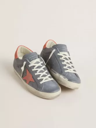 Super Star für Damen aus blauem Nubukleder mit rosa Wildlederstern und Fersenlasche Super Star für Damen aus blauem Nubukleder mit rosa Wildlederstern und Fersenlasche