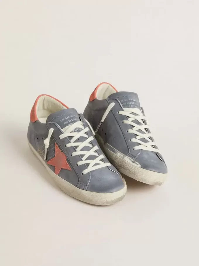 Super Star für Damen aus blauem Nubukleder mit rosa Wildlederstern und Fersenlasche Super Star für Damen aus blauem Nubukleder mit rosa Wildlederstern und Fersenlasche