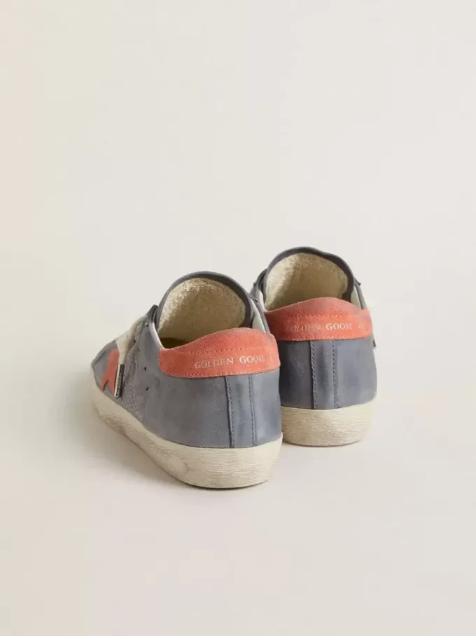 Super Star für Damen aus blauem Nubukleder mit rosa Wildlederstern und Fersenlasche Super Star für Damen aus blauem Nubukleder mit rosa Wildlederstern und Fersenlasche