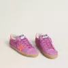 Super-Star für Damen aus fuchsiafarbenem Wildleder mit fluoreszierendem orangefarbenem laminiertem Lederstern und Fersenlasche Super-Star für Damen aus fuchsiafarbenem Wildleder mit fluoreszierendem orangefarbenem laminiertem Lederstern und Fersenlasche