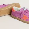 Super-Star für Damen aus fuchsiafarbenem Wildleder mit fluoreszierendem orangefarbenem laminiertem Lederstern und Fersenlasche Super-Star für Damen aus fuchsiafarbenem Wildleder mit fluoreszierendem orangefarbenem laminiertem Lederstern und Fersenlasche