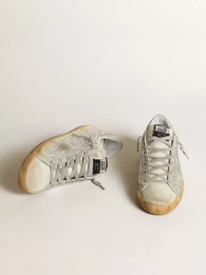 Super-Star für Damen aus gealtertem weißem Nubukleder mit Swarovski-Kristallen Super-Star für Damen aus gealtertem weißem Nubukleder mit Swarovski-Kristallen