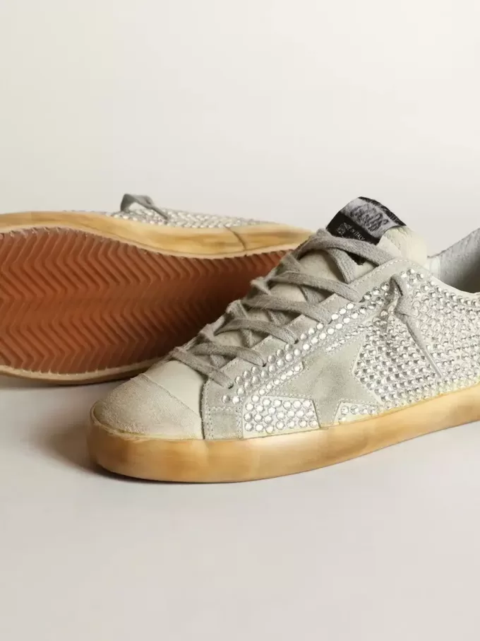Super-Star für Damen aus gealtertem weißem Nubukleder mit Swarovski-Kristallen Super-Star für Damen aus gealtertem weißem Nubukleder mit Swarovski-Kristallen