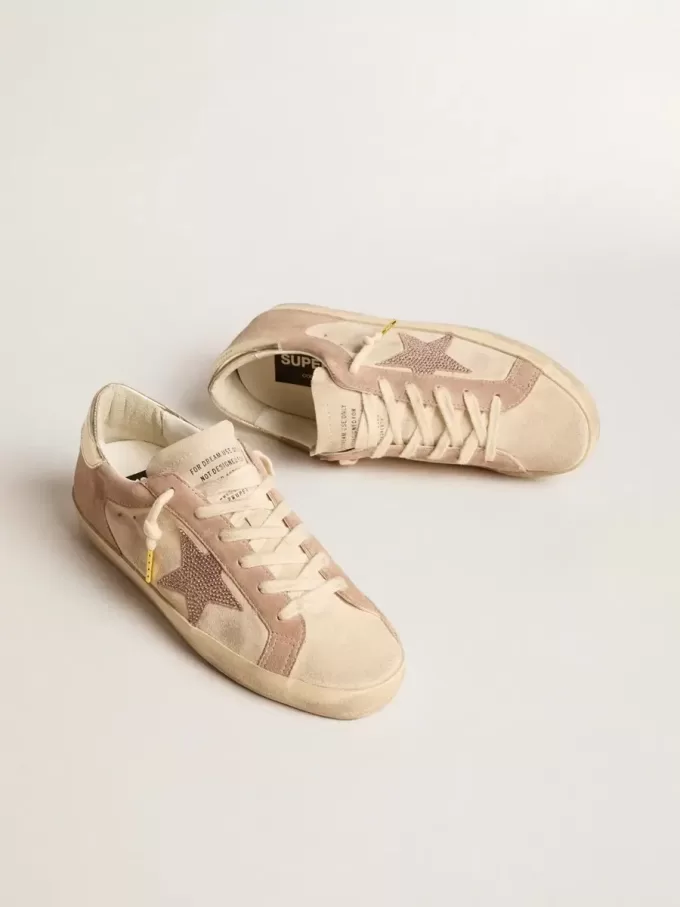 Super-Star für Damen aus hellrosa Wildleder mit Wildlederstern und platinfarbenem Fersenriemen Super-Star für Damen aus hellrosa Wildleder mit Wildlederstern und platinfarbenem Fersenriemen
