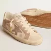 Super-Star für Damen aus hellrosa Wildleder mit Wildlederstern und platinfarbenem Fersenriemen Super-Star für Damen aus hellrosa Wildleder mit Wildlederstern und platinfarbenem Fersenriemen