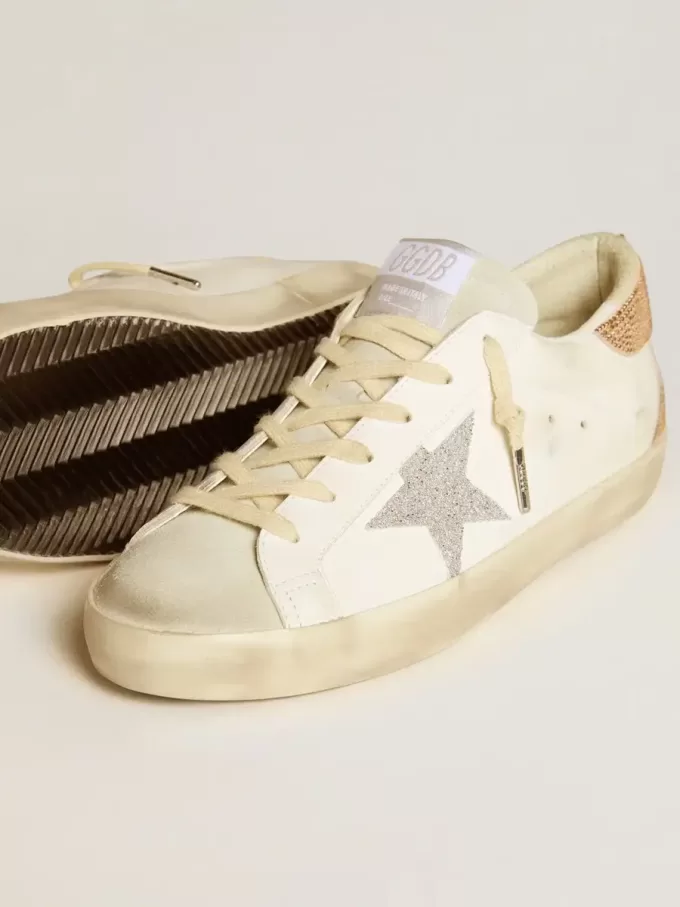 Super-Star für Damen aus Leder mit Swarovski-Kristallstern und Fersenlasche Super-Star für Damen aus Leder mit Swarovski-Kristallstern und Fersenlasche
