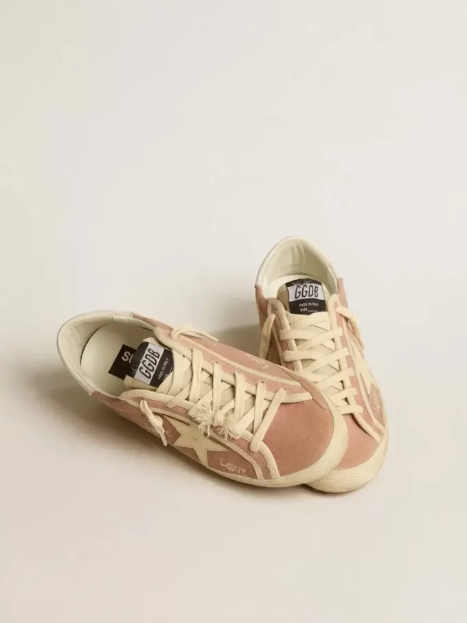 Super-Star für Damen aus puderrosa Wildleder mit cremefarbenem Lederstern Super-Star für Damen aus puderrosa Wildleder mit cremefarbenem Lederstern