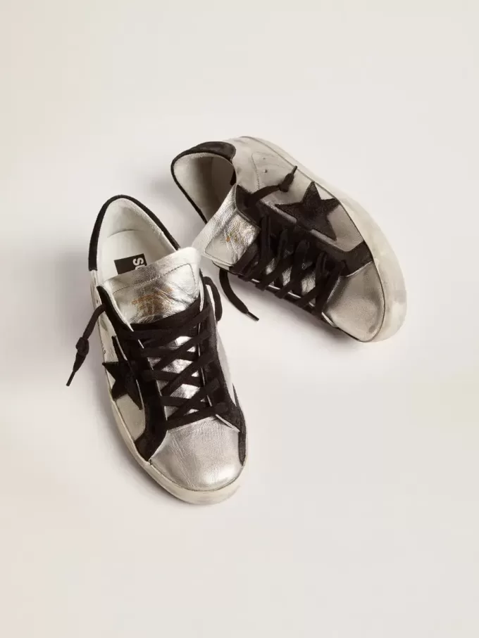 Super-Star für Damen aus silbernem Leder mit kontrastierenden Einsätzen Super-Star für Damen aus silbernem Leder mit kontrastierenden Einsätzen