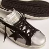 Super-Star für Damen aus silbernem Leder mit kontrastierenden Einsätzen Super-Star für Damen aus silbernem Leder mit kontrastierenden Einsätzen