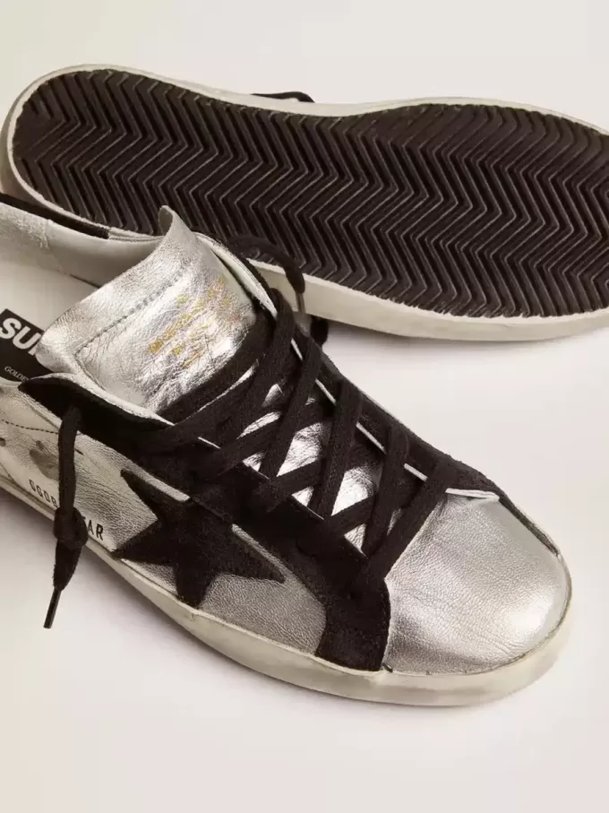 Super-Star für Damen aus silbernem Leder mit kontrastierenden Einsätzen Super-Star für Damen aus silbernem Leder mit kontrastierenden Einsätzen