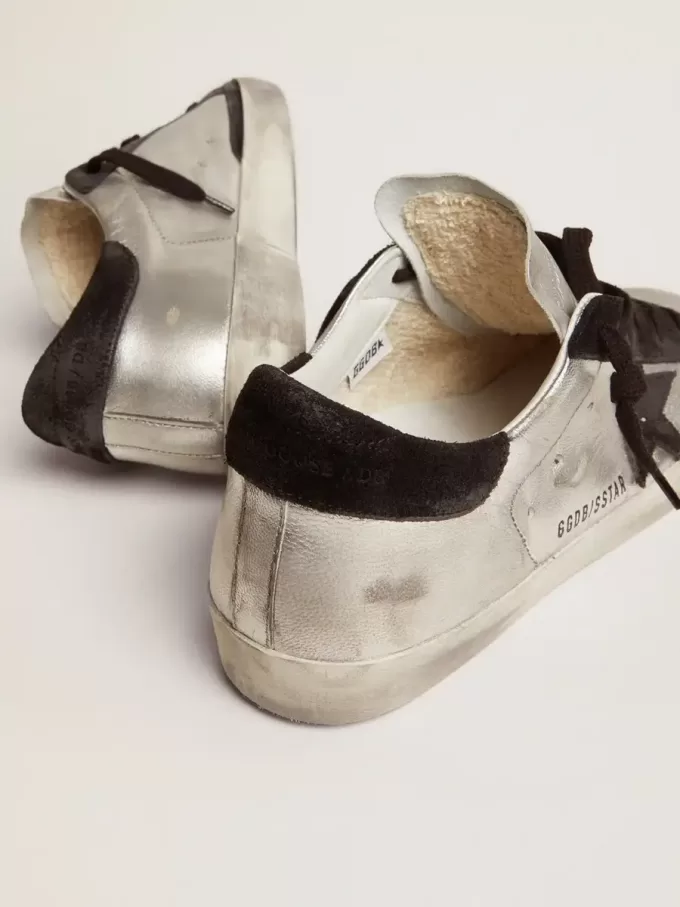 Super-Star für Damen aus silbernem Leder mit kontrastierenden Einsätzen Super-Star für Damen aus silbernem Leder mit kontrastierenden Einsätzen