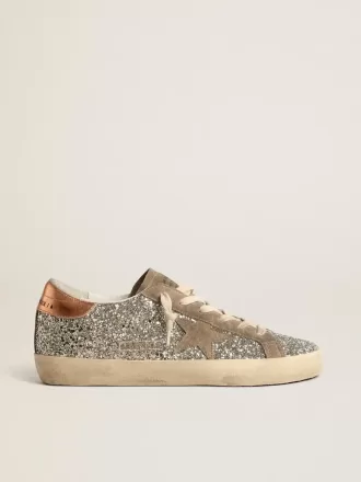 Super-Star für Damen in Platin-Glitzer mit taubengrauem Wildlederstern Super-Star für Damen in Platin-Glitzer mit taubengrauem Wildlederstern