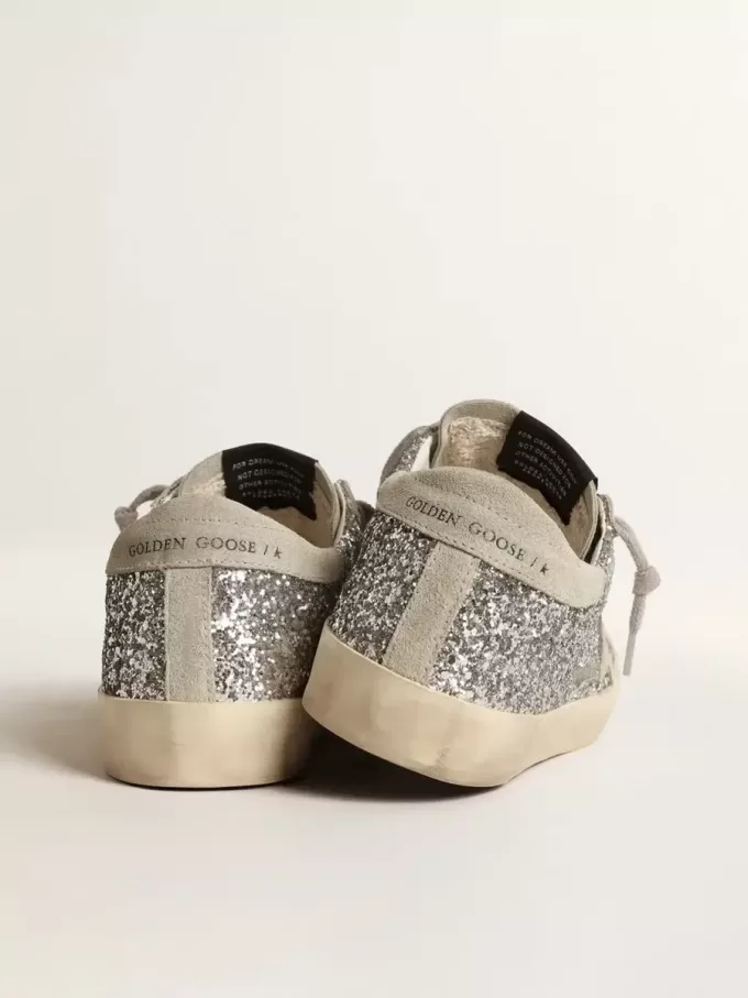 Super-Star für Damen in silbernem Glitzer mit eisgrauem Wildlederstern Super-Star für Damen in silbernem Glitzer mit eisgrauem Wildlederstern