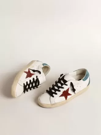 Super-Star für Damen mit burgunderrotem Wildlederstern und hellblauem Glitzer-Fersenriemen Super-Star für Damen mit burgunderrotem Wildlederstern und hellblauem Glitzer-Fersenriemen