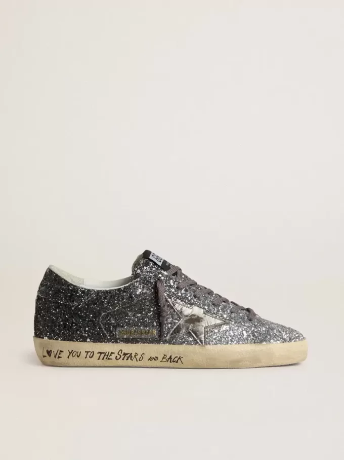 Super Star für Damen mit glitzerndem Obermaterial und silbernem Metallic-Lederstern Super Star für Damen mit glitzerndem Obermaterial und silbernem Metallic-Lederstern