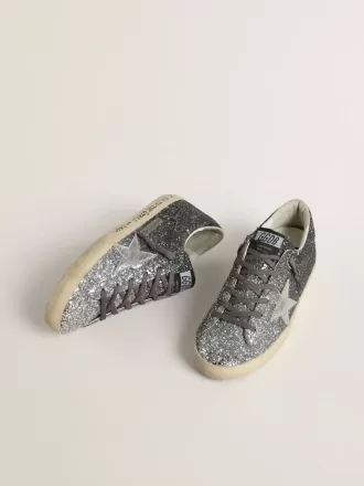 Super Star für Damen mit glitzerndem Obermaterial und silbernem Metallic-Lederstern Super Star für Damen mit glitzerndem Obermaterial und silbernem Metallic-Lederstern