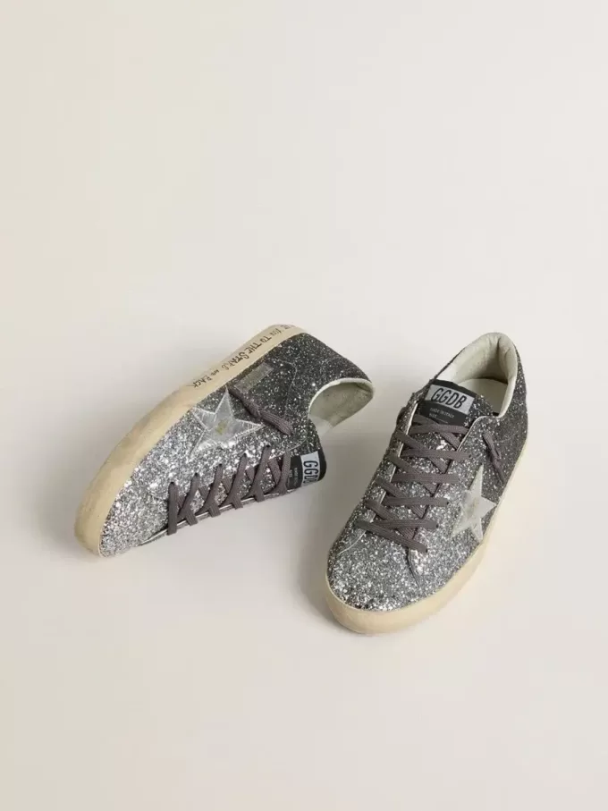 Super Star für Damen mit glitzerndem Obermaterial und silbernem Metallic-Lederstern Super Star für Damen mit glitzerndem Obermaterial und silbernem Metallic-Lederstern