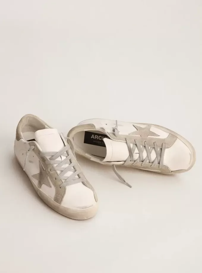 Super-Star für Damen mit grauem Wildlederstern und Fersenlasche Super-Star für Damen mit grauem Wildlederstern und Fersenlasche