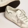 Super-Star für Damen mit silberner Fersenlasche und Metallnieten-Schriftzug