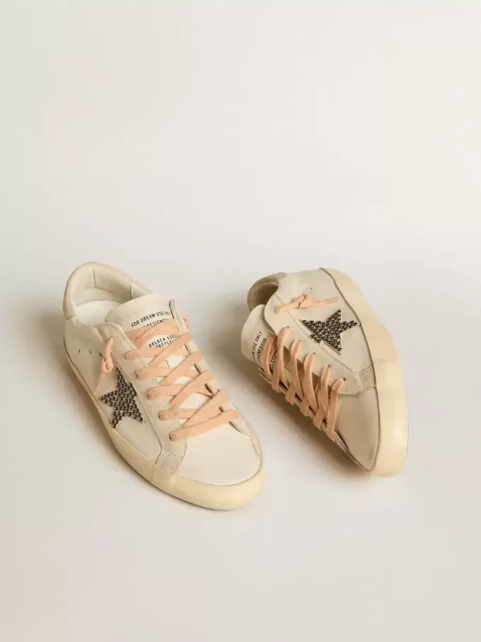 Super-Star LTD aus Leder mit beigem Wildlederstern und Swarovski-Nieten Super-Star LTD aus Leder mit beigem Wildlederstern und Swarovski-Nieten
