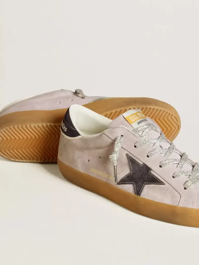 Super-Star LTD für Damen aus lila Wildleder mit mitternachtsblauem Wildlederstern und Fersenlasche Super-Star LTD für Damen aus lila Wildleder mit mitternachtsblauem Wildlederstern und Fersenlasche