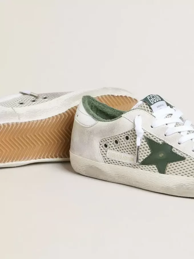 Super-Star LTD für Damen aus weißem Wildleder und Mesh mit grünem Lederstern und silberfarbenem Lederabsatz Super-Star LTD für Damen aus weißem Wildleder und Mesh mit grünem Lederstern und silberfarbenem Lederabsatz