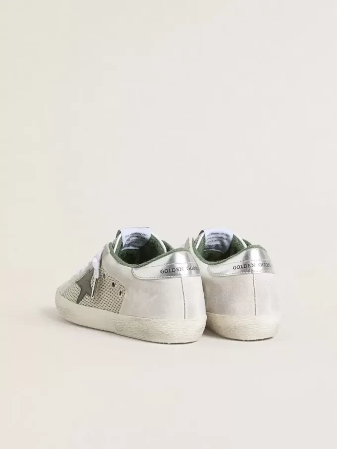 Super-Star LTD für Damen aus weißem Wildleder und Mesh mit grünem Lederstern und silberfarbenem Lederabsatz Super-Star LTD für Damen aus weißem Wildleder und Mesh mit grünem Lederstern und silberfarbenem Lederabsatz