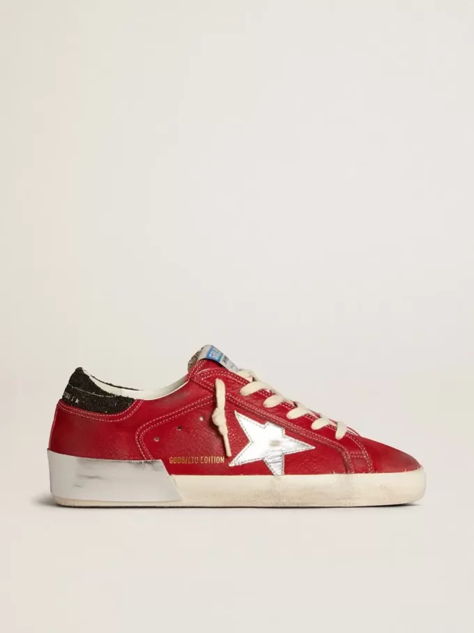 Super-Star LTD für Damen in rotem Nubukleder mit Lederstern und glitzernder Fersenlasche Super-Star LTD für Damen in rotem Nubukleder mit Lederstern und glitzernder Fersenlasche