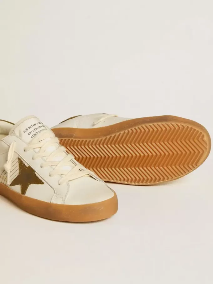 Super-Star LTD für Damen mit militärgrünem Nubuk-Stern und Fersenlasche Super-Star LTD für Damen mit militärgrünem Nubuk-Stern und Fersenlasche