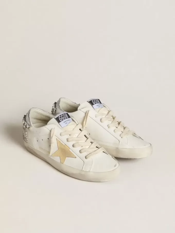 Super-Star LTD mit Stern aus Wildleder und Fersenlasche aus Leder mit Kristallen Super-Star LTD mit Stern aus Wildleder und Fersenlasche aus Leder mit Kristallen