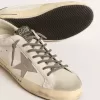Super-Star LTD mit Stern im Krokodil-Print und grüner Fersenlasche