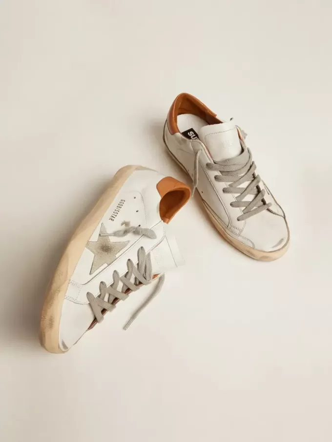 Super-Star-Sneaker für Damen mit Stern aus Wildleder und brauner Fersenlasche Super-Star-Sneaker für Damen mit Stern aus Wildleder und brauner Fersenlasche