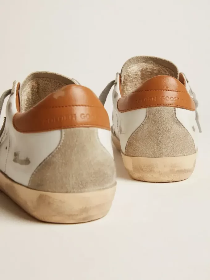Super-Star-Sneaker für Damen mit Stern aus Wildleder und brauner Fersenlasche Super-Star-Sneaker für Damen mit Stern aus Wildleder und brauner Fersenlasche