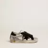 Super-Star Sneakers aus silbernem Leder mit Wildledereinsätzen