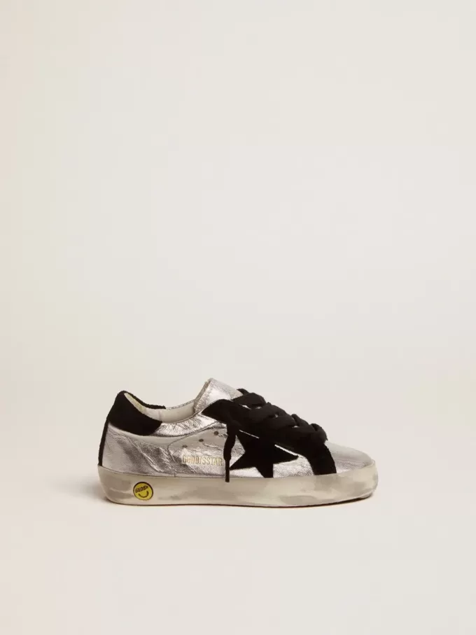 Super-Star Sneakers aus silbernem Leder mit Wildledereinsätzen