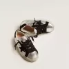 Super-Star Sneakers aus silbernem Leder mit Wildledereinsätzen