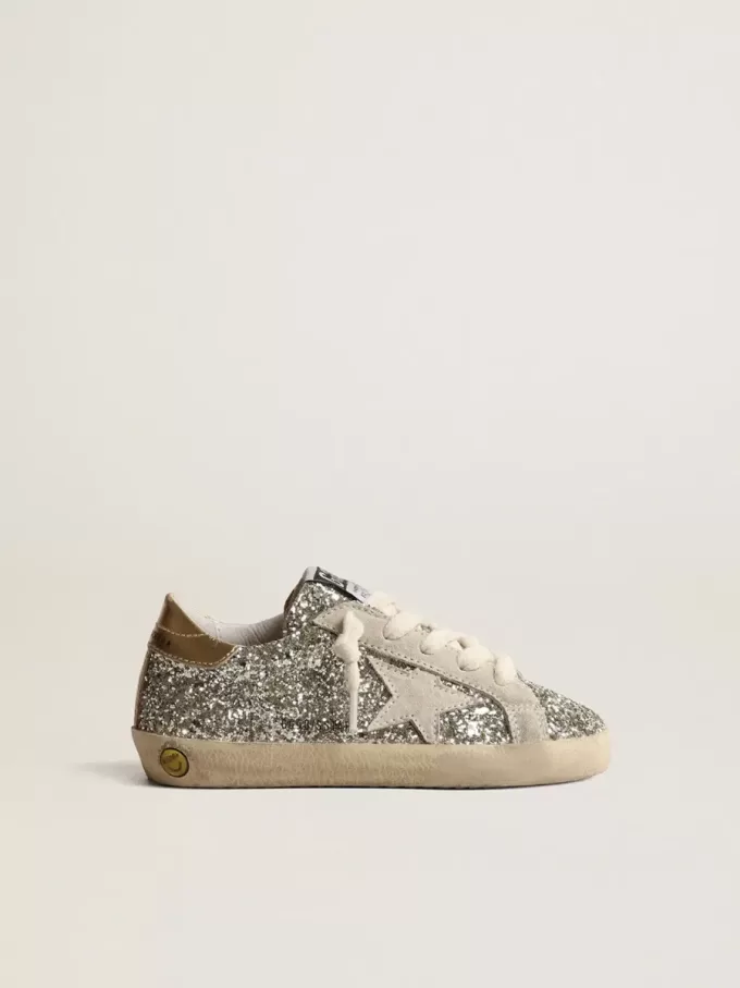 Super-Star Young in Glitzeroptik mit Stern aus Wildleder und goldener Fersenlasche