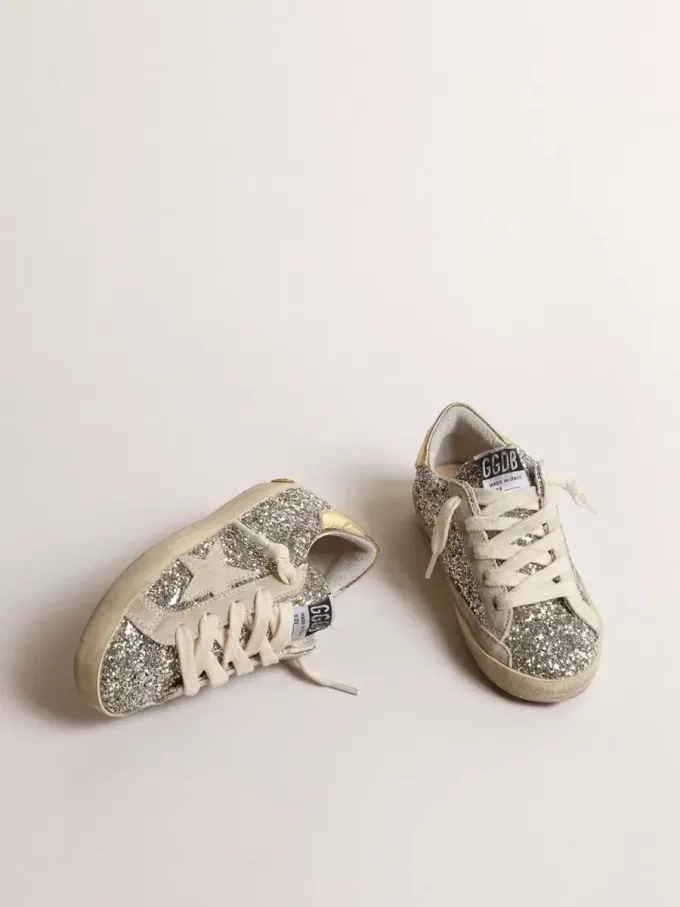 Super-Star Young in Glitzeroptik mit Stern aus Wildleder und goldener Fersenlasche