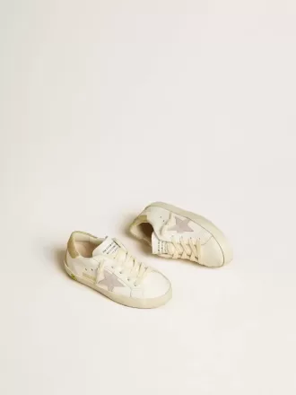 Super-Star Young mit lila Lederstern und glitzernder Fersenlasche