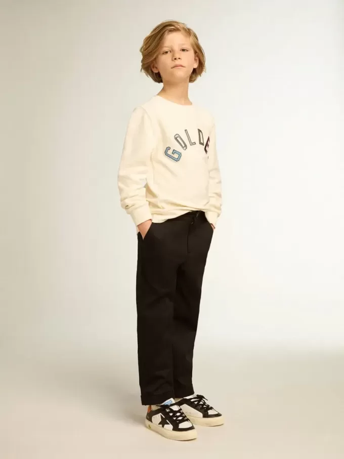 Sweatshirt in Altweiß mit mehrfarbigem Golden-Schriftzug auf der Vorderseite