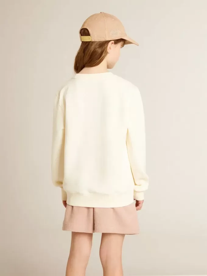 Sweatshirt in Altweiß mit mehrfarbigem Golden-Schriftzug auf der Vorderseite