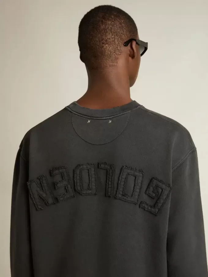 Sweatshirt in gewaschenem Schwarz mit umgekehrtem Logo auf der Rückseite – Jersey Capsule