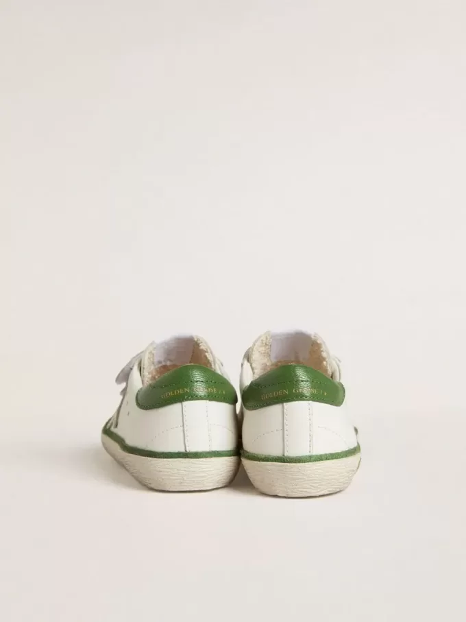 Teen Old School aus weißem Leder mit grüner Nappa-Fersenlasche und grünem Einsatz Teen Old School aus weißem Leder mit grüner Nappa-Fersenlasche und grünem Einsatz