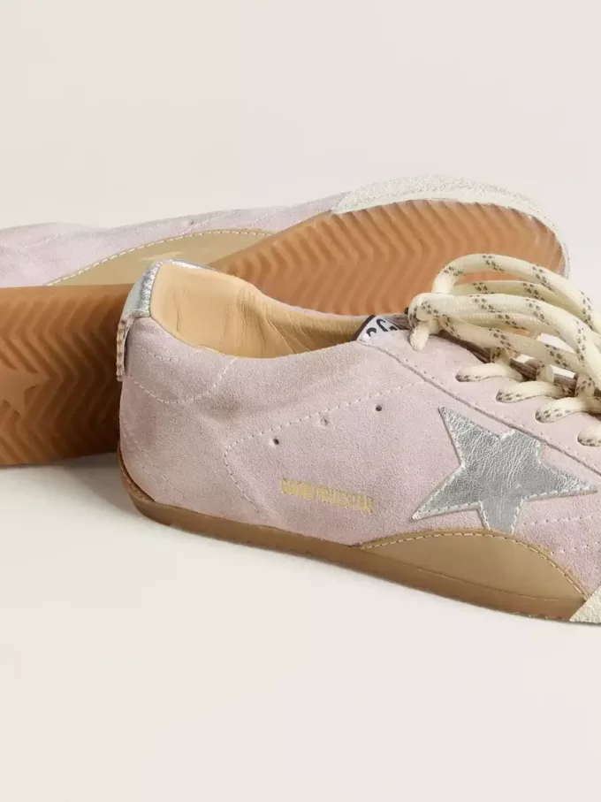 True-Star für Damen aus pastellrosa Wildleder mit silbernem Stern und Fersenlasche