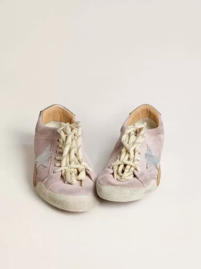 True-Star für Damen aus pastellrosa Wildleder mit silbernem Stern und Fersenlasche