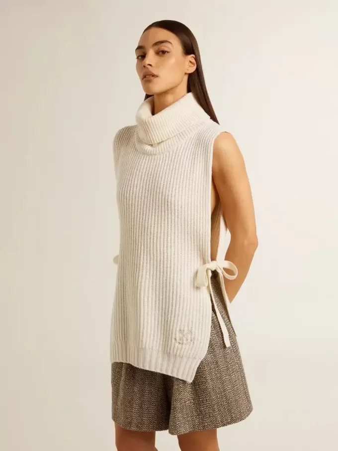 Unisex-Pullover mit hohem Kragen und ohne Ärmel aus gerippter Wolle in Weiß Unisex-Pullover mit hohem Kragen und ohne Ärmel aus gerippter Wolle in Weiß