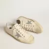 V-Star aus beigem Canvas mit silbernem Glitzerstern V-Star aus beigem Canvas mit silbernem Glitzerstern